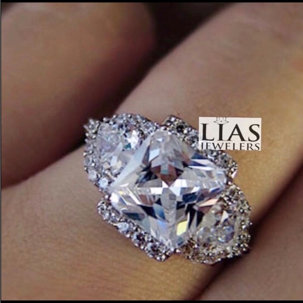 New 18k white gold engagement ring